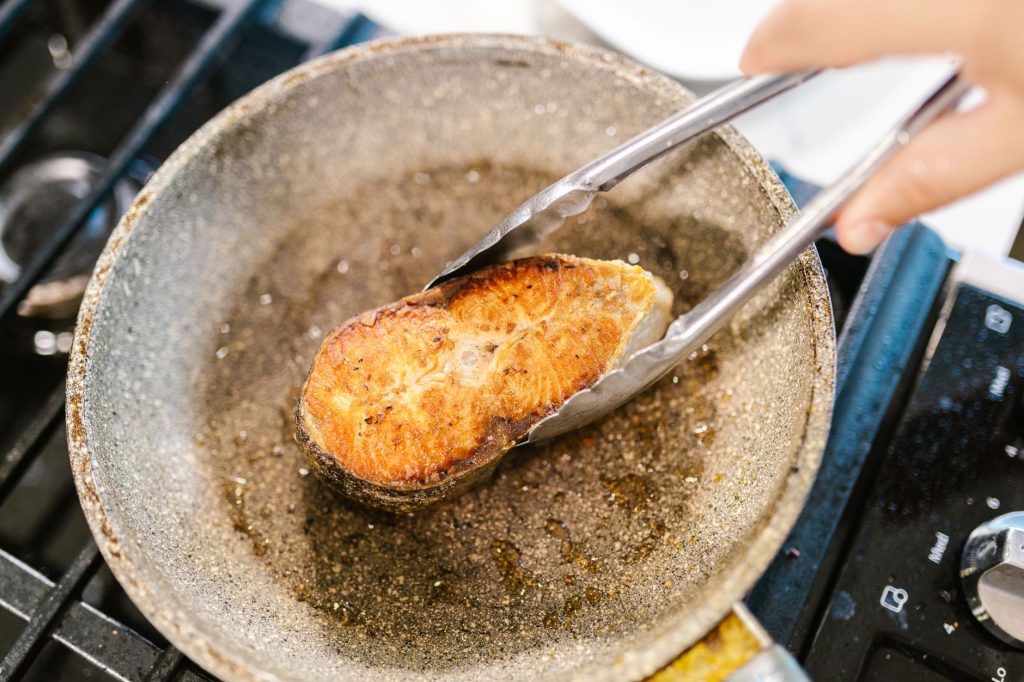 how long to air fry frozen salmon