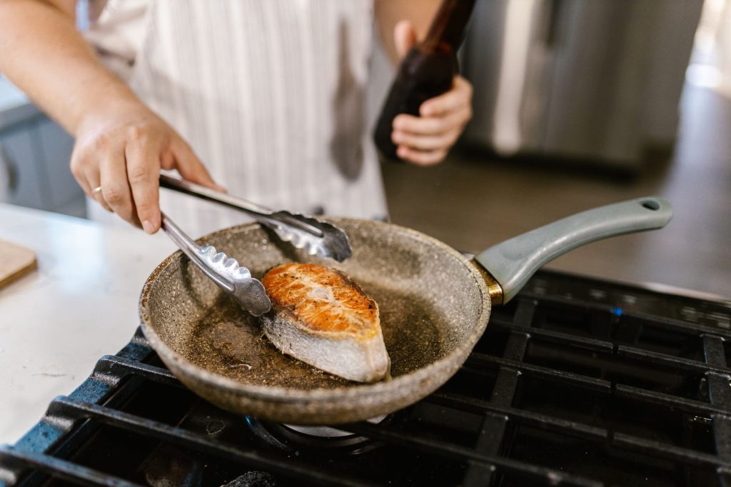 how long to air fry frozen salmon