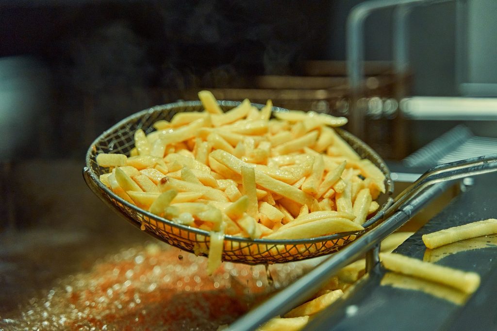 how to cook frozen french fries in air fryer