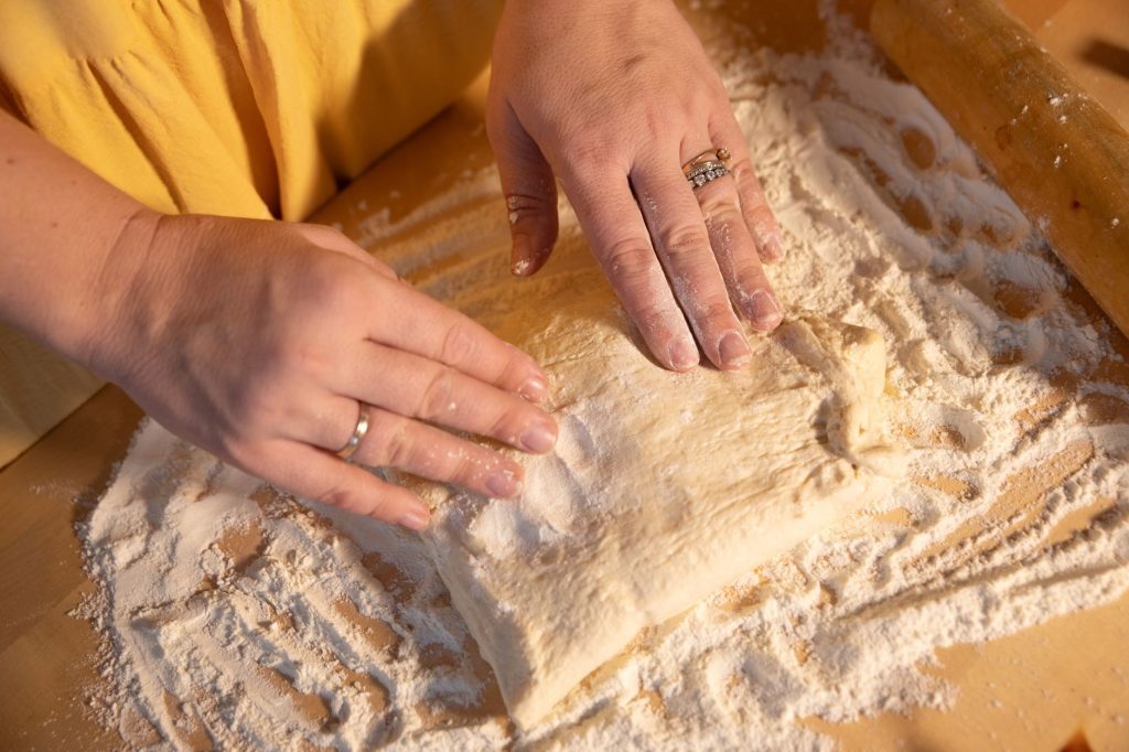 how long to cook pizza rolls in air fryer