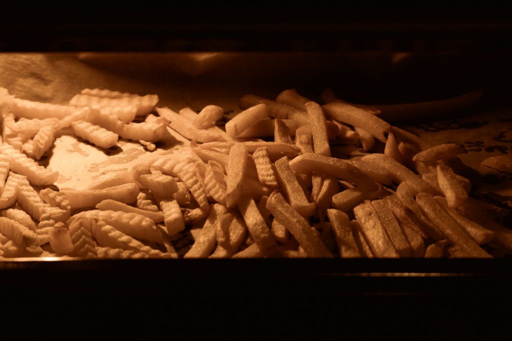 how to cook frozen french fries in air fryer