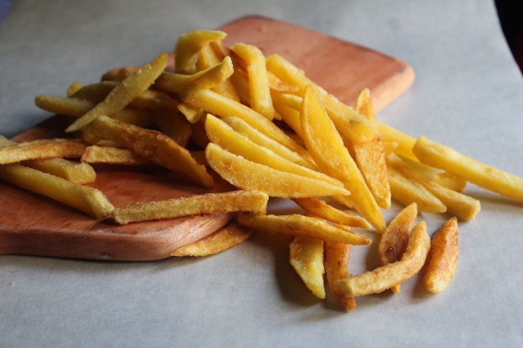 how to cook frozen french fries in air fryer