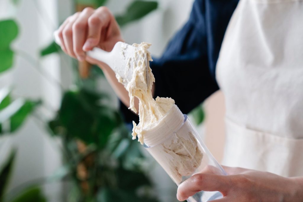 can you freeze cream cheese icing